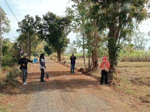 ลงพื้นที่สำรวจเส้นทางเพื่อทำการก่อสร้าง