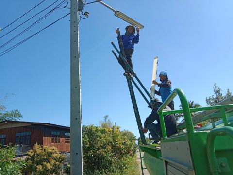 ลงพื้นที่ซ่อมแซมไฟฟ้าส่องสว่าง
