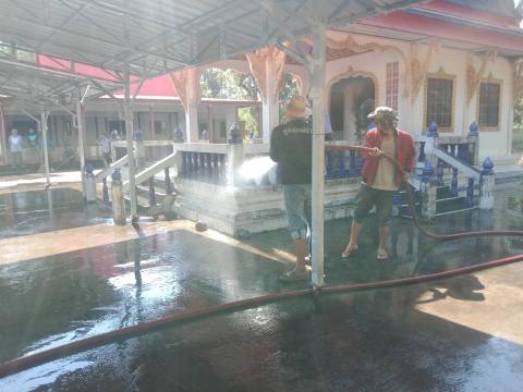 ฉีดล้างทำความสะอาดศาลาวัดบ้านบุตาพวง