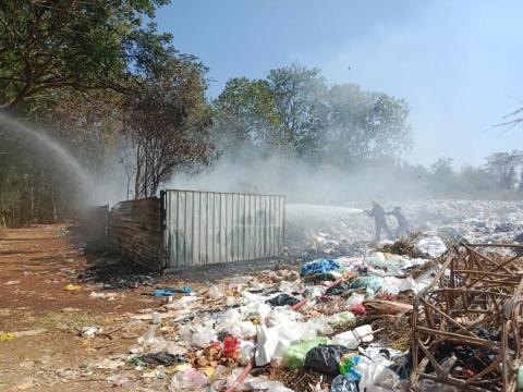 ออกระงับเหตุเหตุไฟไหม้บ่อขยะพื้นที่หมู่ที่ 8