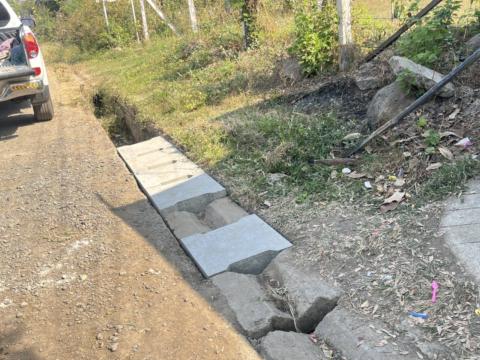 ดำเนินการซ่อมแซมฝาท่อระบายน้ำ หมู่ที่ 10