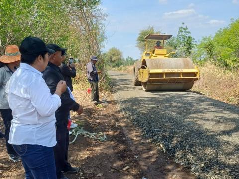 ลงพื้นที่ตรวจสอบการดำเนินการ ปรับปรุงซ่อมแซมถนนเส้นหนองสลักได