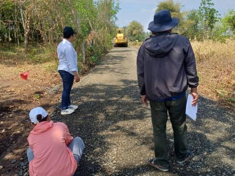 ลงพื้นที่ตรวจสอบการดำเนินการ ปรับปรุงซ่อมแซมถนนเส้นหนองสลักได