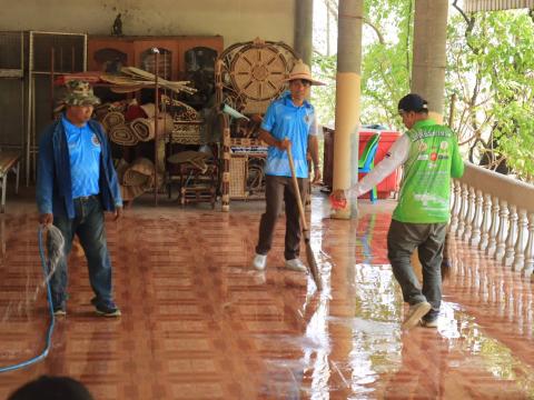 ทำความสะอาดจัดเตรียมสถานที่บริเวรสำนักสงฆ์วัดเขาหลุบ
