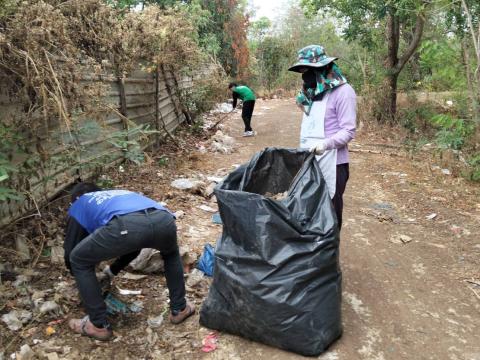 ทำความสะอาดสิ่งแวดล้อมบริเวณบ่อขยะเทศบาลตำบลถาวร