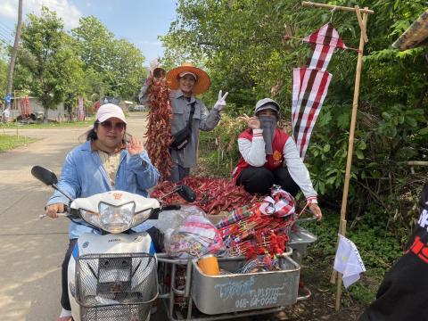 จัดเตรียมตกแต่งสถานที่ บริเวณเส้นทางที่ใช้แห่ขบวนบั้งไฟ