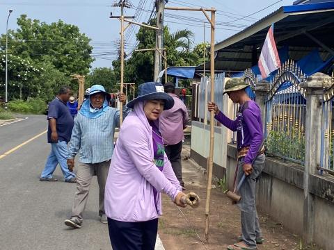 จัดเตรียมตกแต่งสถานที่ บริเวณเส้นทางที่ใช้แห่ขบวนบั้งไฟ