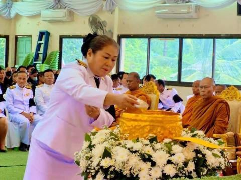 พิธีถวายน้ำสรงพระศพ พิธีลงนามถวายความอาลัย เบื้องหน้าพระรูปฯ