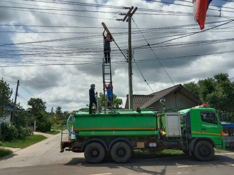 ลงพื้นที่ดำเนินการซ่อมแซมระบบไฟฟ้าส่องสว่างสาธารณะ