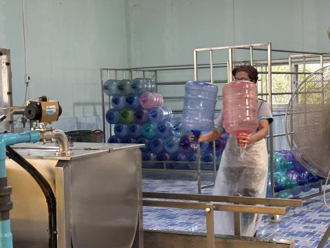 ออกตรวจโรงน้ำดื่มในพื้นที่ตำบลถาวร